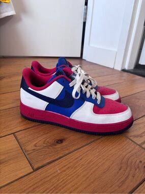 Nike Air Force’s Low-Top Sneakers in red, blue and navy
